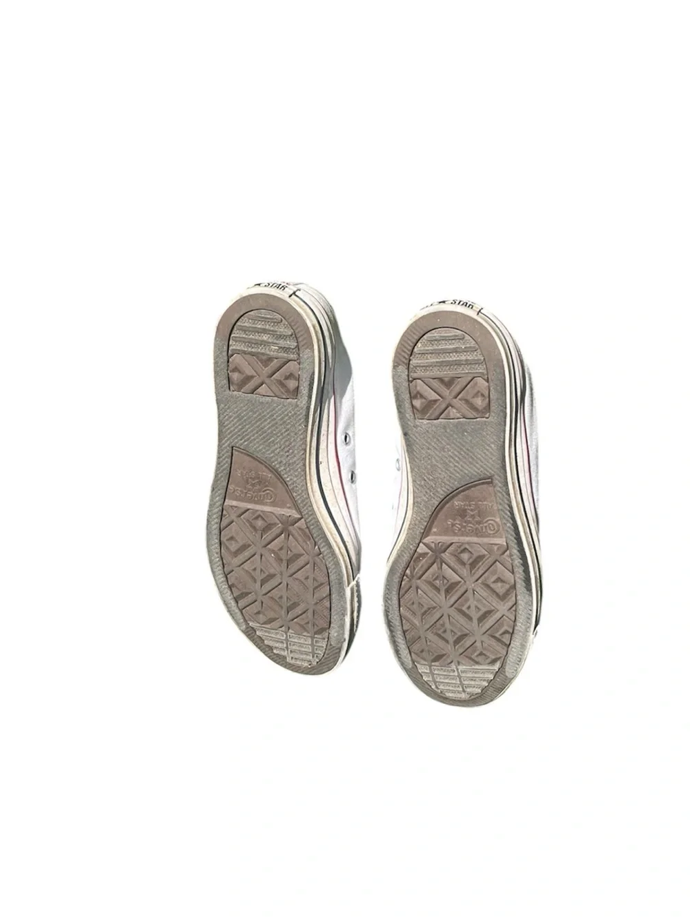 Converse details women’s